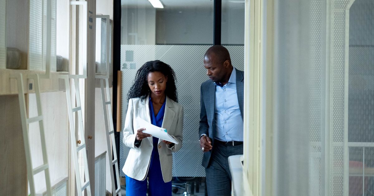Inteligência Artificial para Empresas Angolanas: O Que É Real e O Que É Hype em 2025